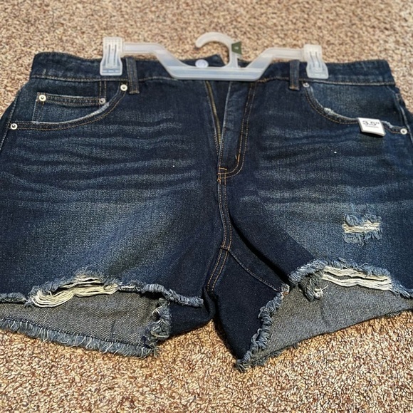 Womens shorts size 16 with 3.5 inseam - Picture 2 of 2